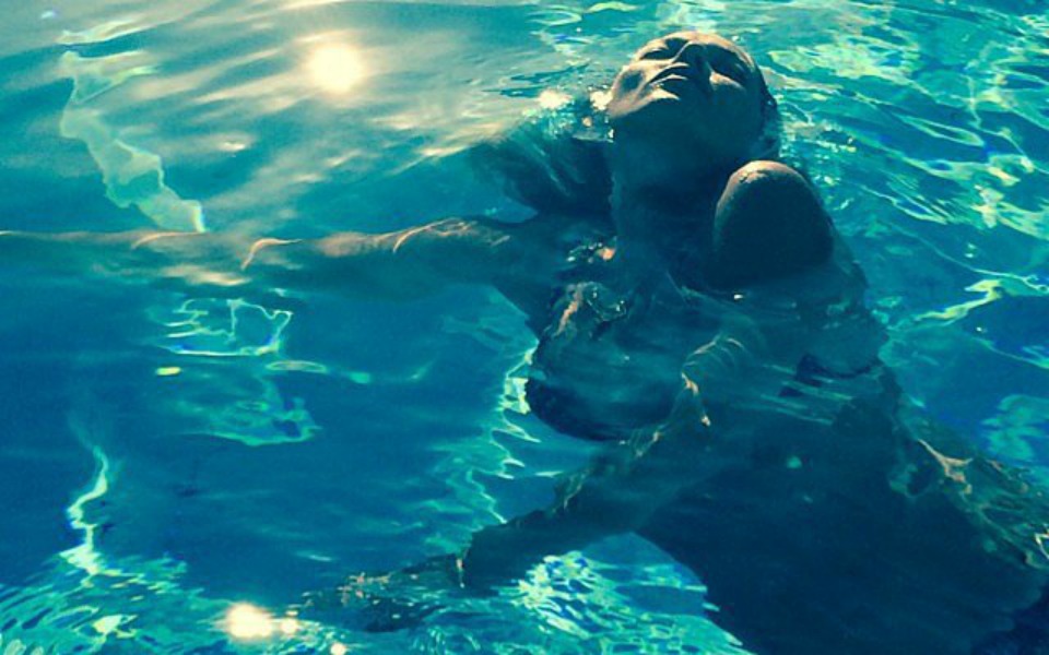 kate-moss-και-naomi-campbell-selfie-που-μοιάζουν-με-editorial-μόδας-2032484