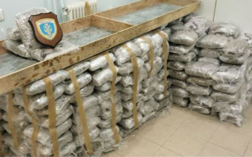 βρέθηκαν-150-κιλά-χασίς-σε-φορτηγό-στο-λι-2032305