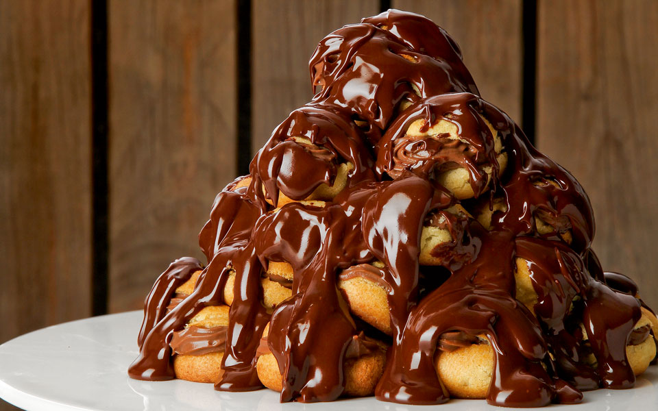 στις-γλυκές-ιστορίες-προφιτερόλ-μπίτ-2030321