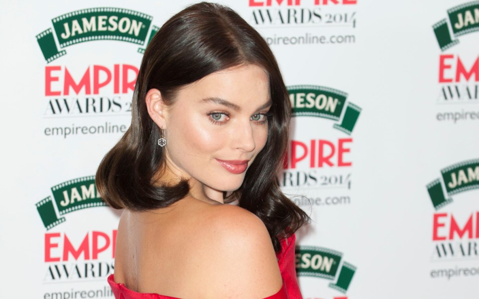 h-margot-robbie-χωρίς-στυλίστες-και-makeup-artists-σε-μία-μυστι-2027205