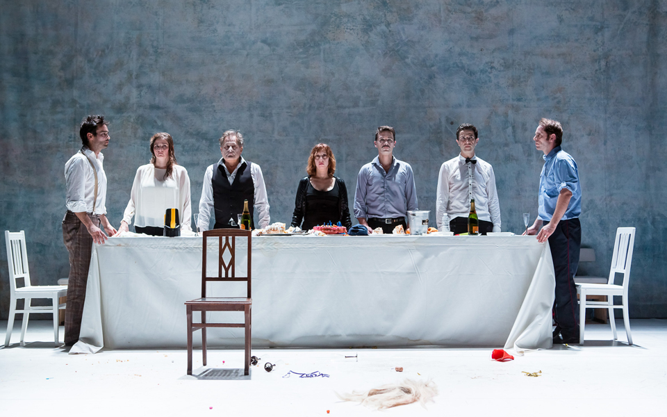 μια-τόσο-ελκυστική-ασυνεννοησία-2032942