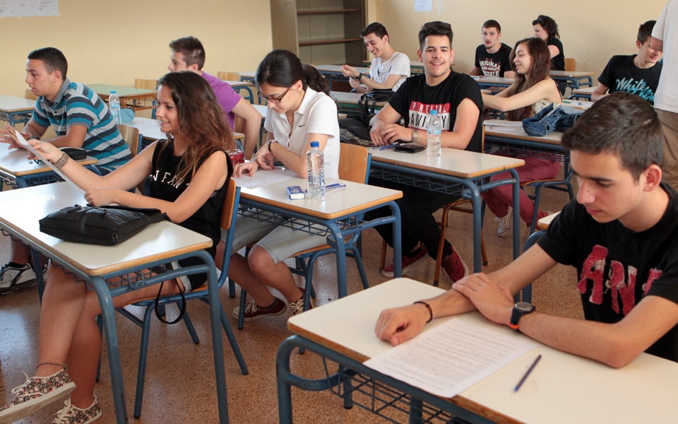 αύξηση-των-γραπτών-κάτω-του-10-στην-εκθε-2033090