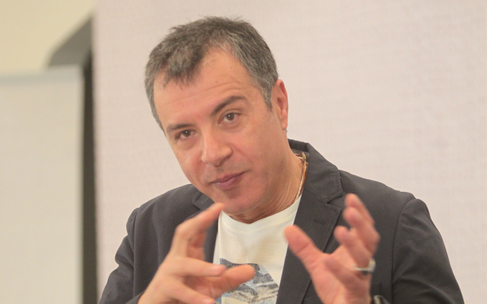 60-υπογραφές-στο-ποτάμι-2033462