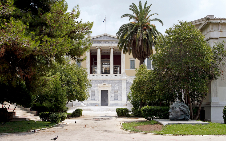 δριμύ-κατηγορώ-από-φοιτήτρια-αρχιτ-2034282