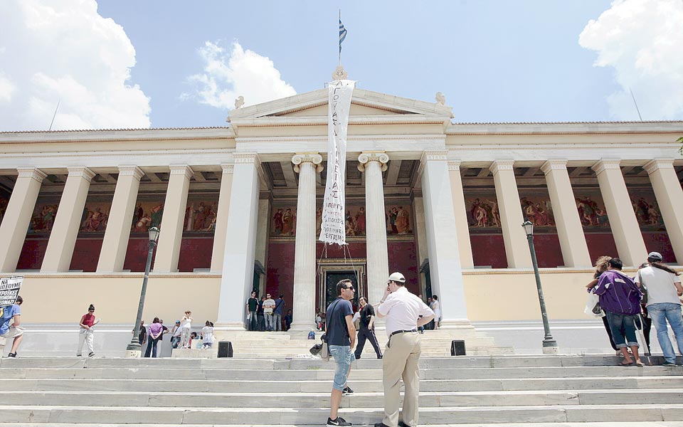 και-νέα-μείωση-διοικητικών-στα-μεγάλα-2035254