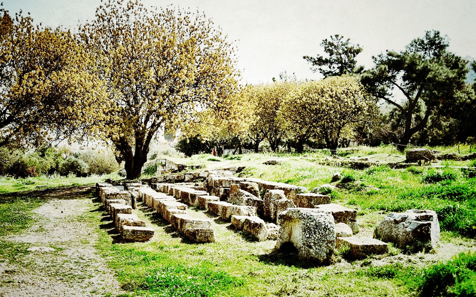 ενας-κρυμμένος-κήπος-2036402