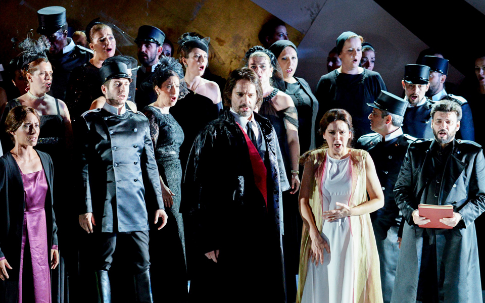 η-λυρική-σκηνή-ανεβάζει-τον-πήχυ-2036482