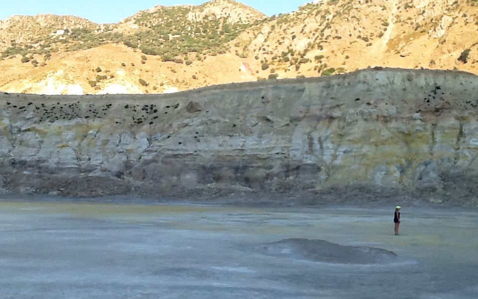 νίσυρος-δέος-μέσα-και-πάνω-από-την-καλν-2036787