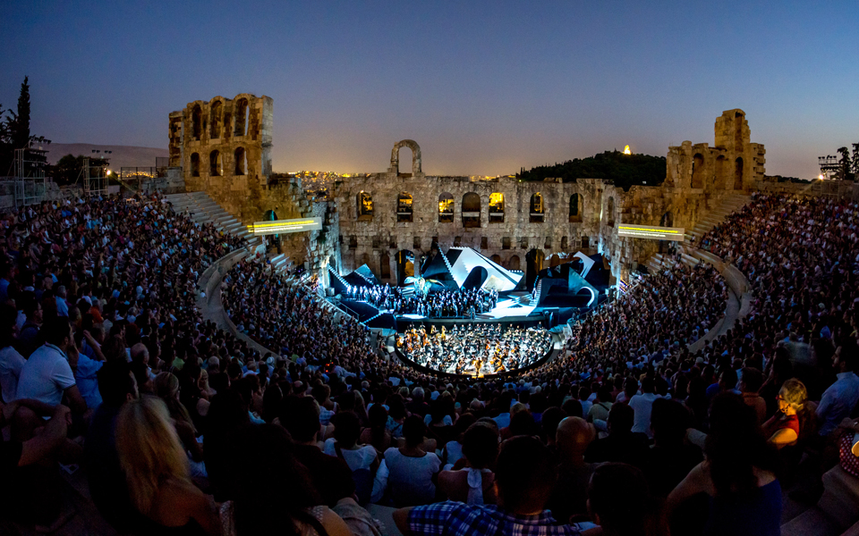 οι-θεατές-αγκάλιασαν-τον-οθέλλο-2037274