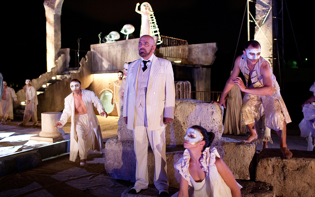 γιάννης-ζουγανέλης-στις-πρόβες-των-βα-2036885