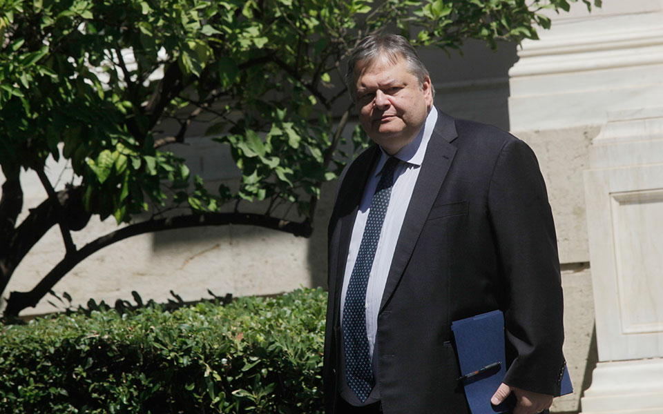 διαψεύδει-ο-βενιζέλος-τα-περί-αποκλίσ-2036072