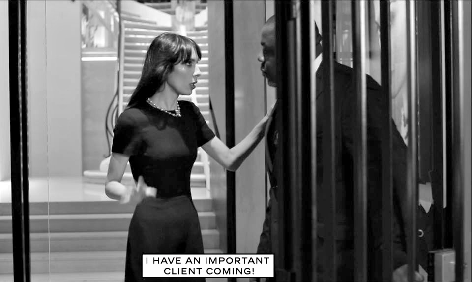 τι-γυρεύει-μια-μαυροντυμένη-κυρία-στα-2036126