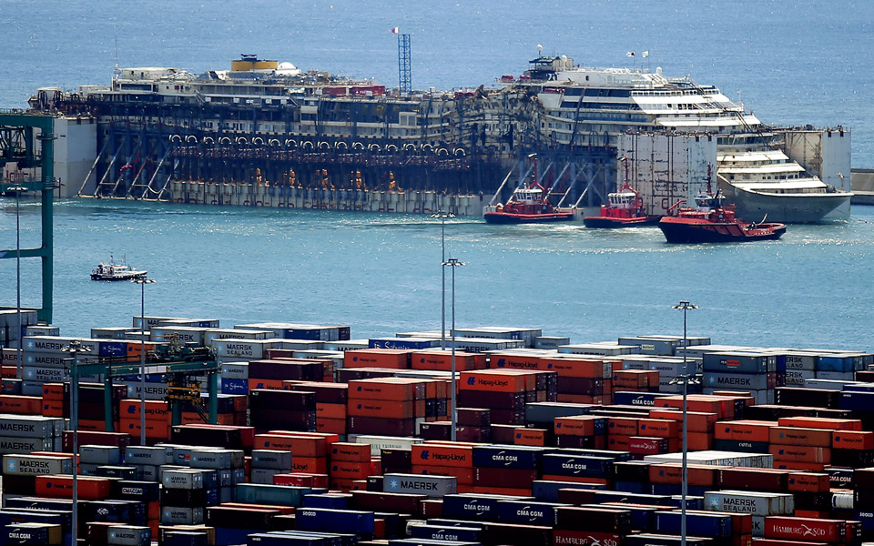 στη-γένοβα-το-costa-concordia-2037167
