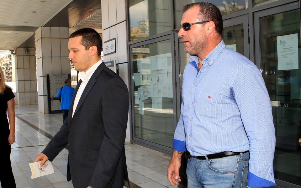 κατ-οίκον-περιορισμός-στον-ν-μίχο-τη-2034145