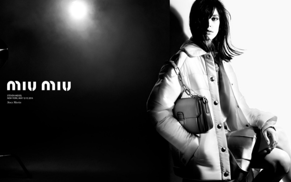 η-miu-miu-και-ο-steven-meisel-κάνουν-μία-αναδρομή-στον-κό-2035391