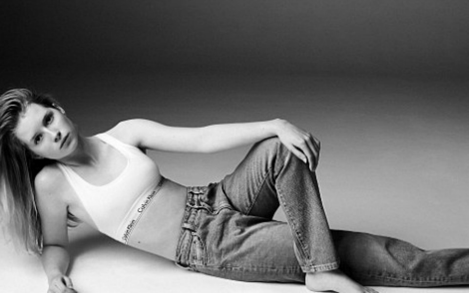 deja-vu-η-μικρή-αδερφή-της-kate-moss-πρωταγωνιστεί-σ-2035029