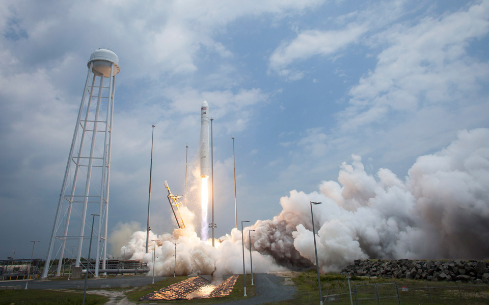 ελληνικός-δορυφόρος-στο-διάστημα-από-2034926