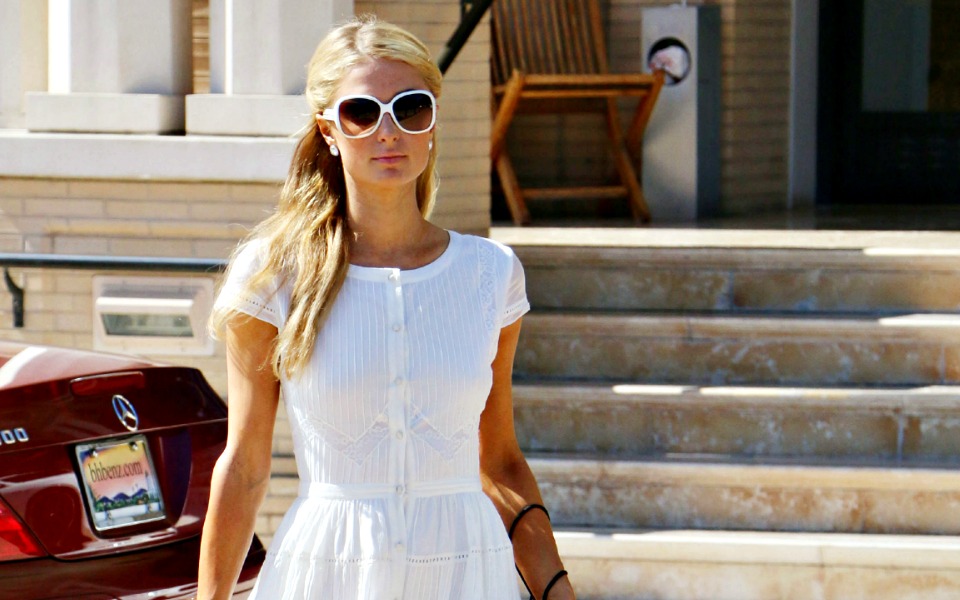 λευκό-φόρεμα-για-σικ-και-απλές-καλοκαι-2036017