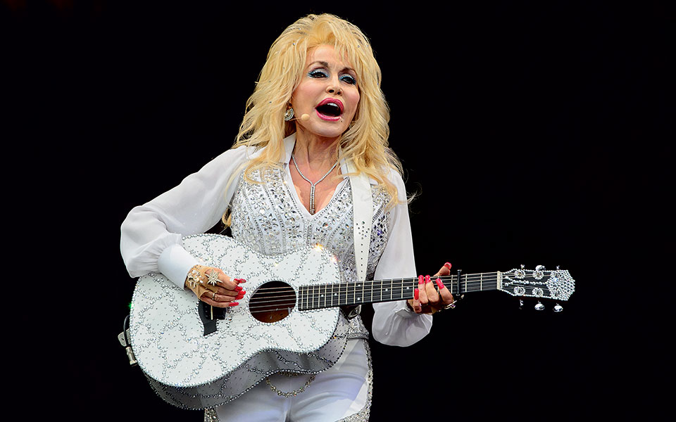 οταν-η-ντόλι-πάρτον-μάγεψε-το-glastonbury-2033690