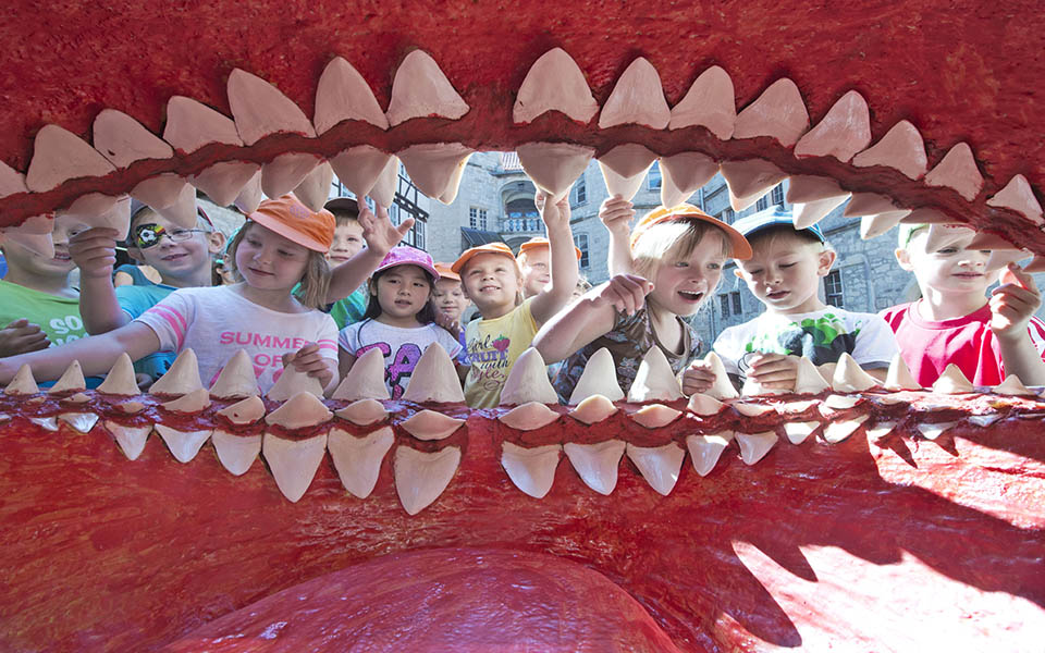 στα-σαγόνια-του-καρχαρία-2034398