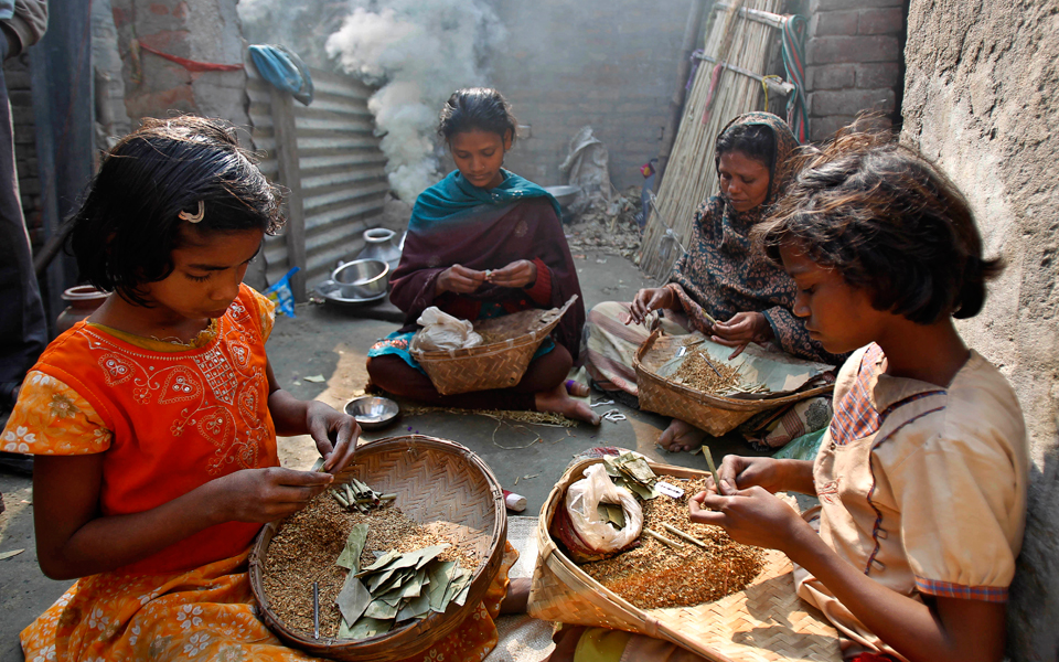 επιπλέον-100-εκατομμύρια-ινδοί-σε-συνθήκ-2033780