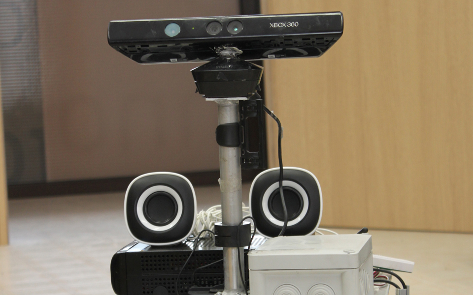 ενα-έξυπνο-ρομπότ-που-σερβίρει-καφ-2038029