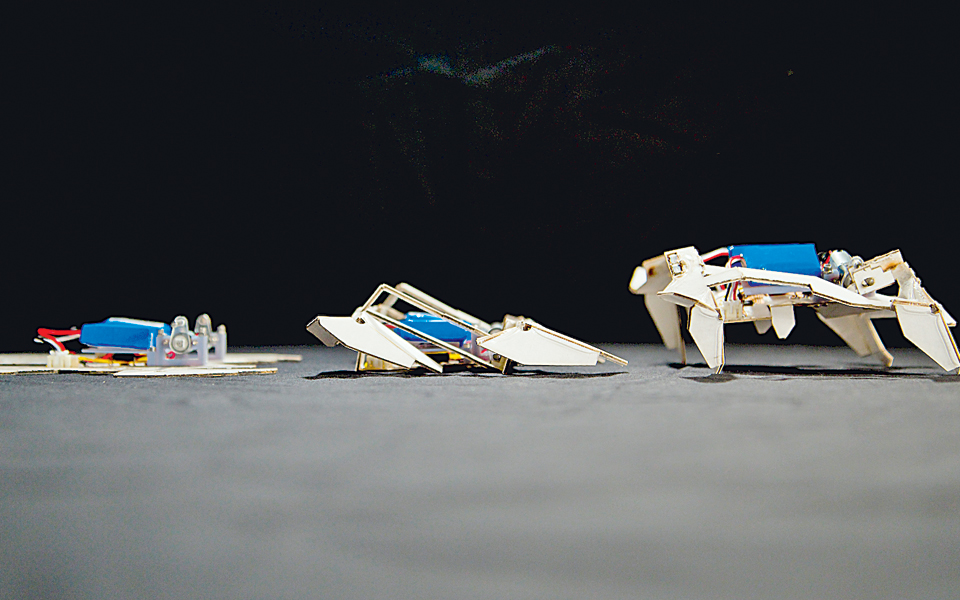 xαρτί-μεταμορφώνεται-σε-ρομπότ-2038871