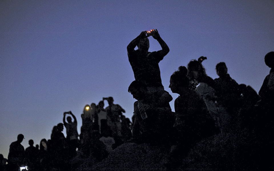 υπερ-πανσέληνος-μέγα-πλήθος-2039186
