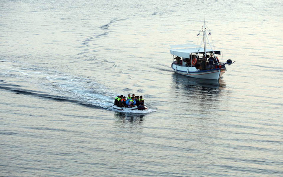 σμύρνη-πωλούν-σωσίβια-σε-μετανάστες-2039482