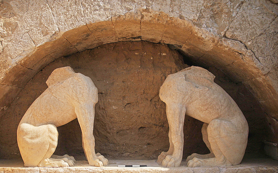 ιδιο-χέρι-σμίλεψε-τις-σφίγγες-και-τον-λ-2040168