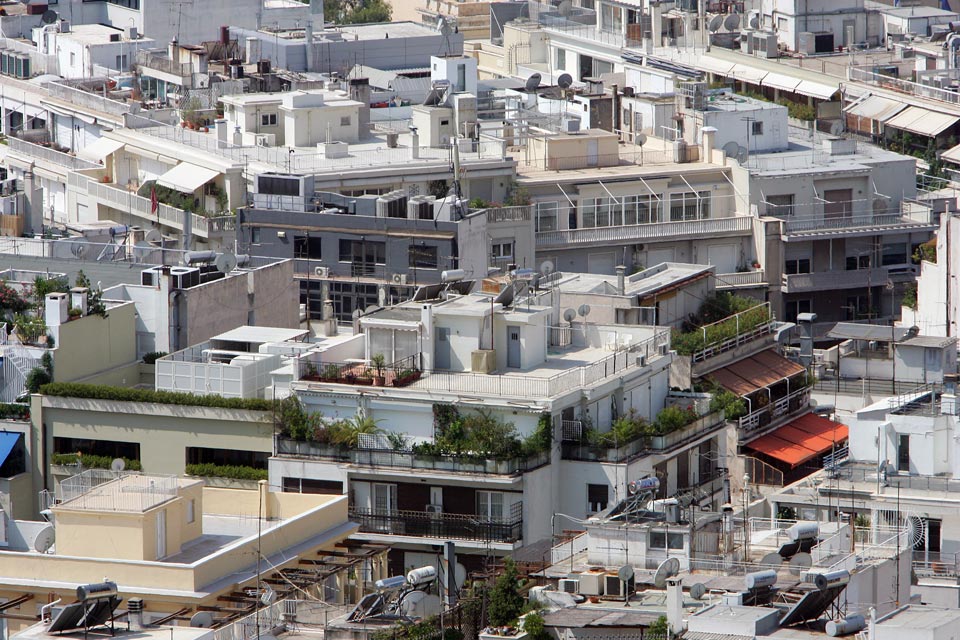 οι-αλλεπάλληλοι-φόροι-βύθισαν-την-α-2041747