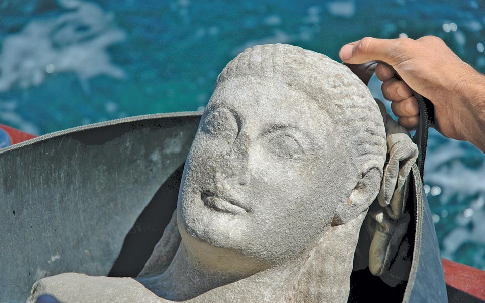 tο-δεσποτικό-των-θεών-και-των-πειρατών-2041305