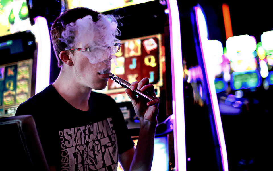 ηλεκτρονικό-τσιγάρο-με-αυστηρούς-καν-2040899