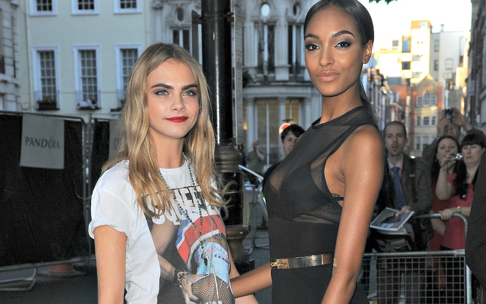 μια-μέρα-στη-ζωή-δυο-διάσημων-μοντέλων-2038126