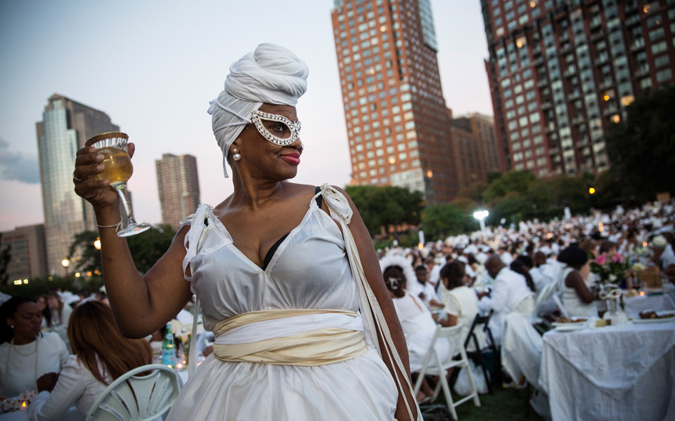 δείπνο-στα-λευκά-στη-νέα-υόρκη-2040972