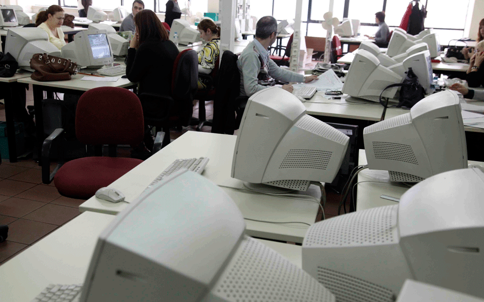 δημόσιοι-υπάλληλοι-παλαιάς-κοπής-2041881