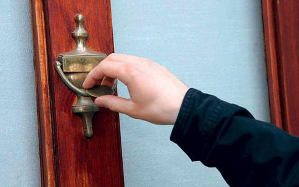 παρουσία-εισαγγελέως-οι-έρευνες-εφορ-2039232