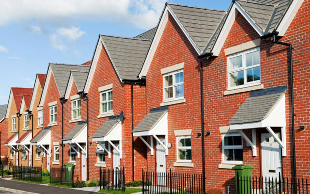 λιγότερα-στεγαστικά-στη-βρετανία-2041762