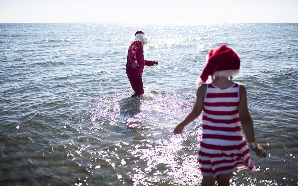 τι-δουλειά-έχει-ο-αϊ-βασίλης-στην-παραλ-2038803