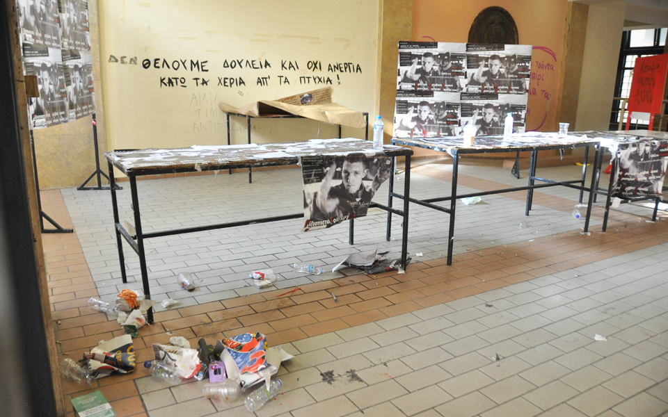 εικόνες-ντροπής-στο-κτίριο-της-νομική-2042480