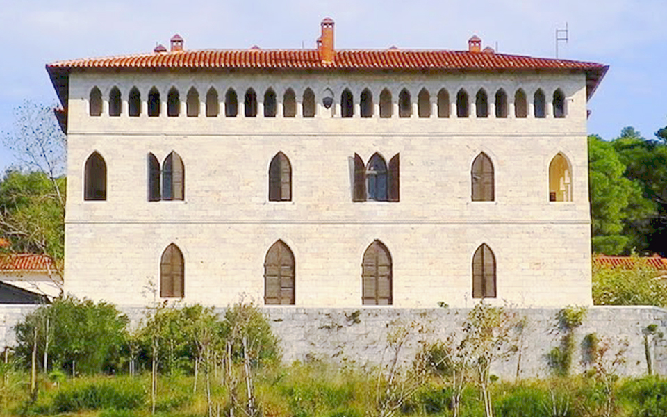 δύσκολοι-καιροί-για-πύργους-και-μύθου-2042796