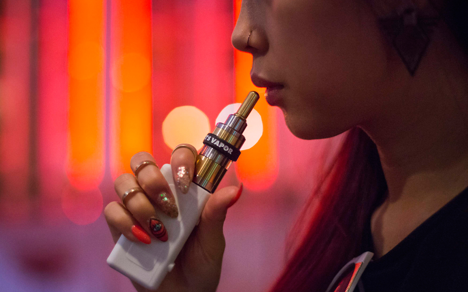 το-ηλεκτρονικό-τσιγάρο-διχάζει-2042952