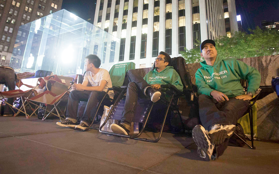 κατασκήνωσαν-περιμένοντας-το-iphone-6-2043354