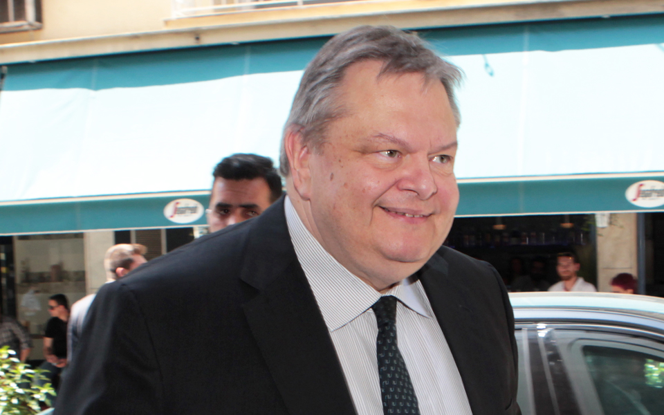 οι-πολιτικές-εξελίξεις-επί-τάπητος-απ-2043928