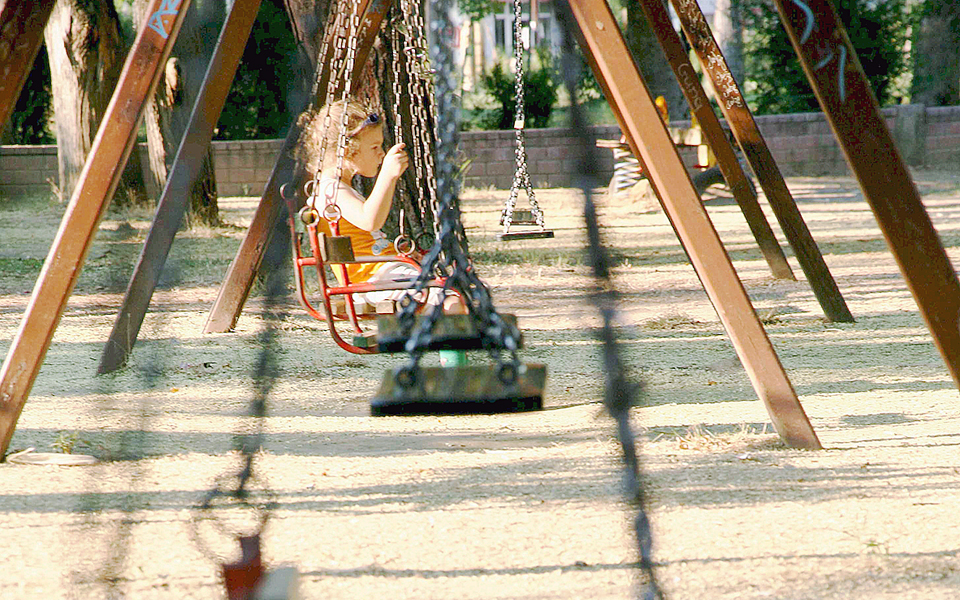 ενα-παιδί-στη-φθινοπωρινή-αθήνα-μαθαί-2044042