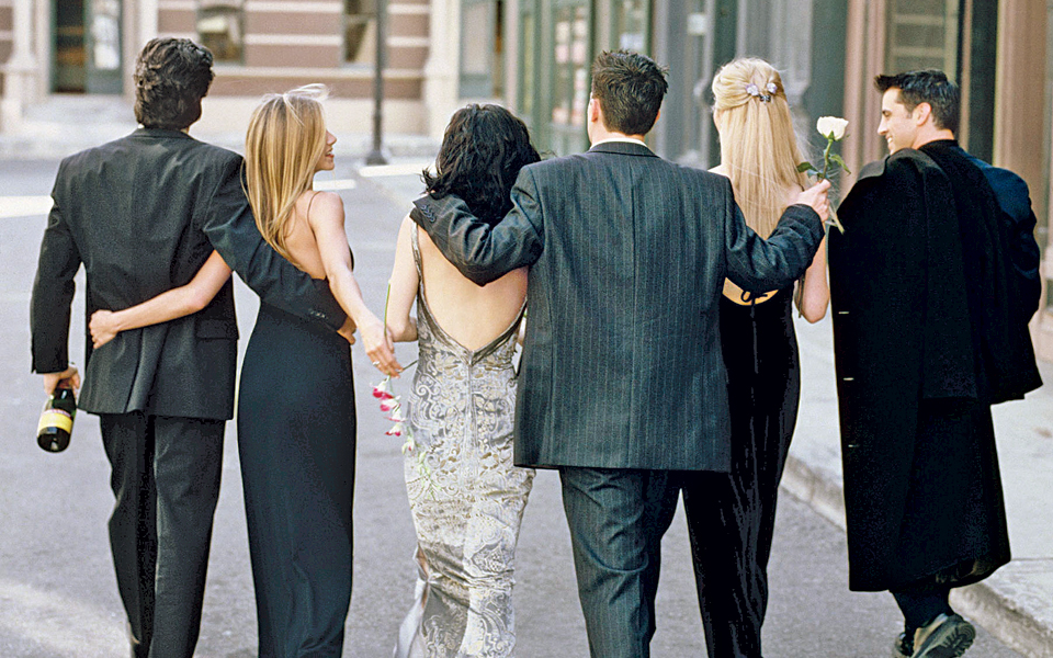 τα-φιλαράκια-έγιναν-20-χρόνων-και-έχου-2044046