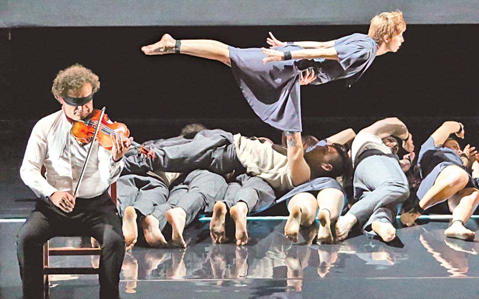 ο-νεκρός-μήνας-αύγουστος-2046450