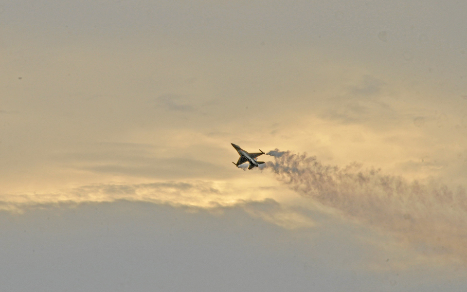 eναέριες-ακροβασίες-πάνω-από-το-φάληρο-2046344