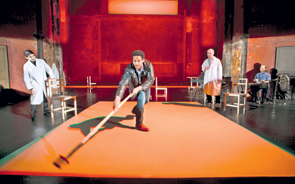 το-ελληνικό-θέατρο-αντιστέκεται-και-ε-2045100