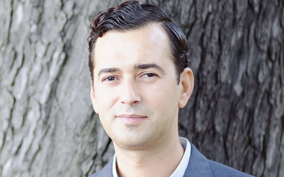 ενας-ελληνας-στον-ναό-του-αρμάνι-2046482